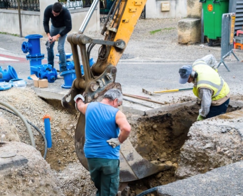 Que doit faire la commune pour le raccordement du tout-à-l'égout ?